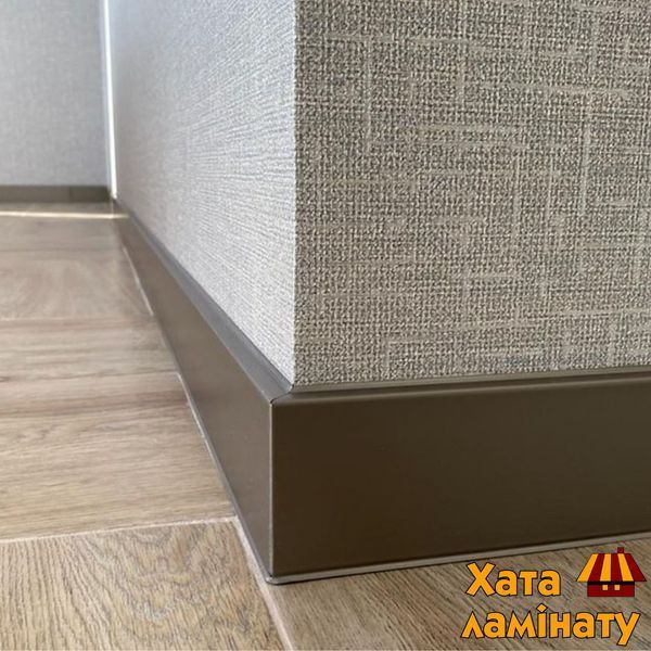 Плинтус Doellken Cubu flex 1245 шампань (champagner) 80mm Cubu 1245 80mm фото