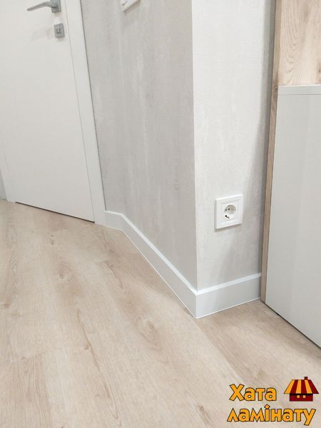 Плінтус Doellken Cubu flex 9003 сніжно-білий 100mm Cubu 9003 80mm фото