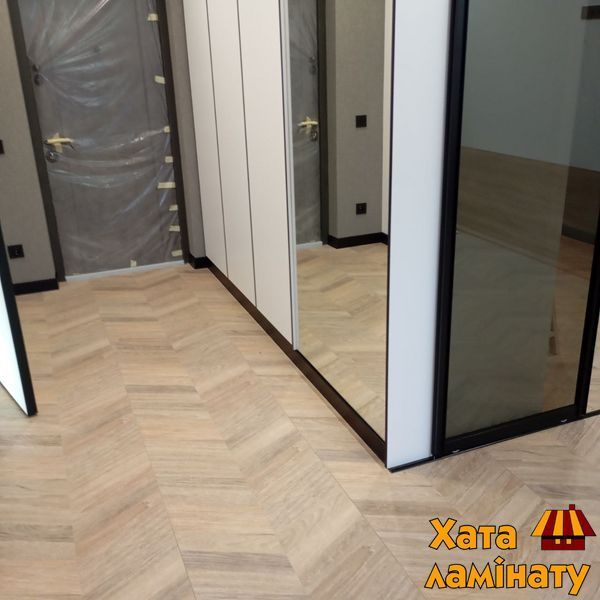 Плинтус Doellken Cubu flex 0110 черный 60mm Cubu 0110 60mm фото