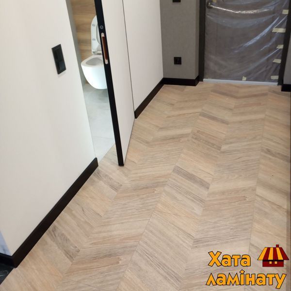 Плинтус Doellken Cubu flex 0110 черный 100mm Cubu 0110 100mm фото